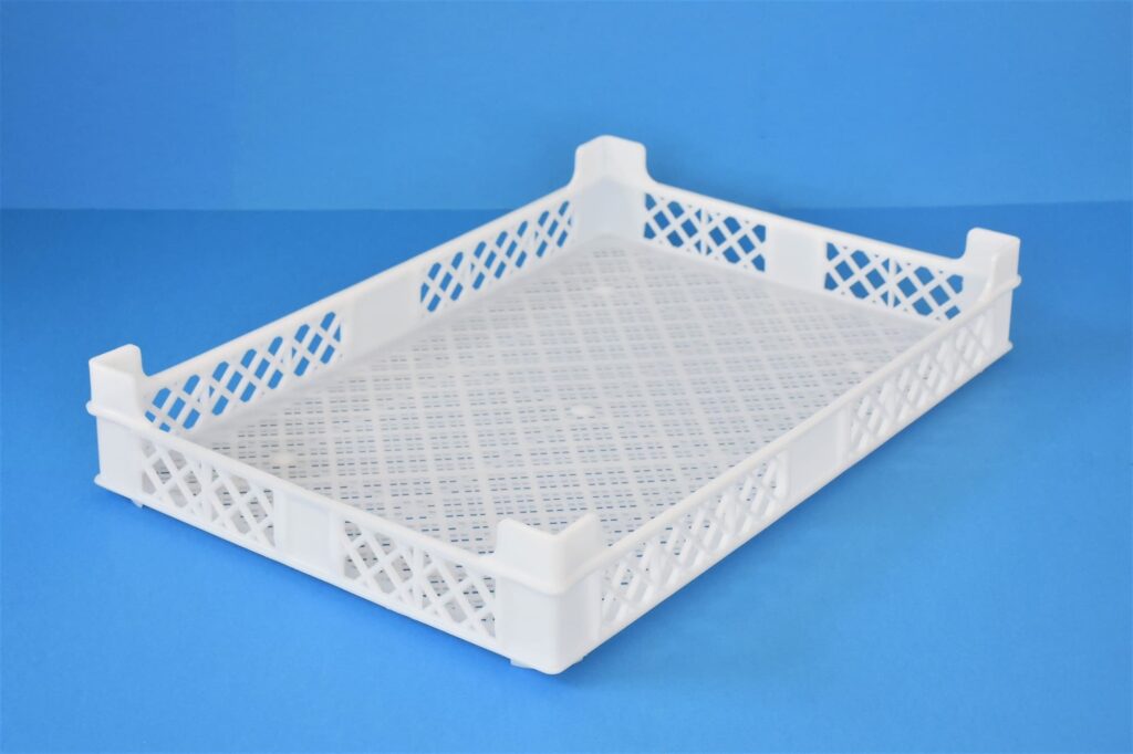 Perforated crate with high stacking corners Ref. 9612